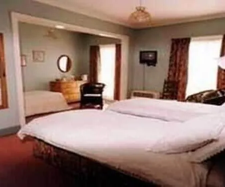 Holmwood House Guest 4*
