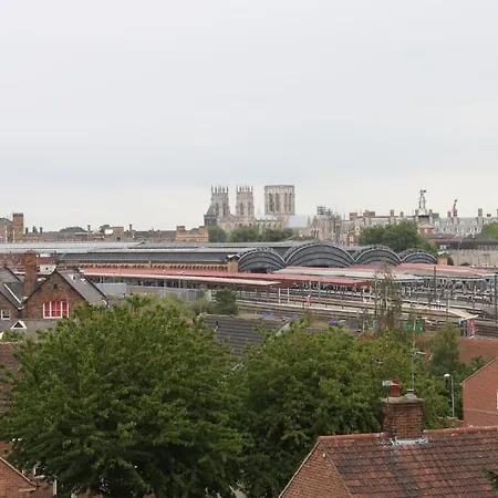 Holmwood House Guest 4* York