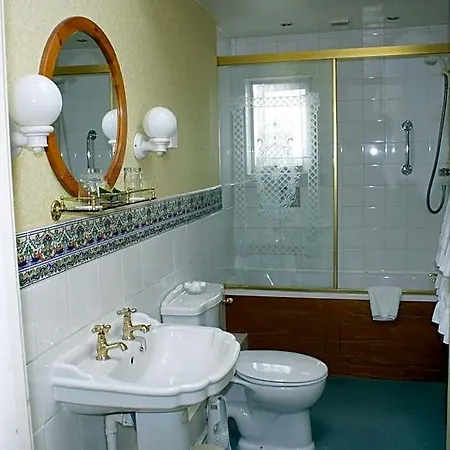 Holmwood House Guest 4*