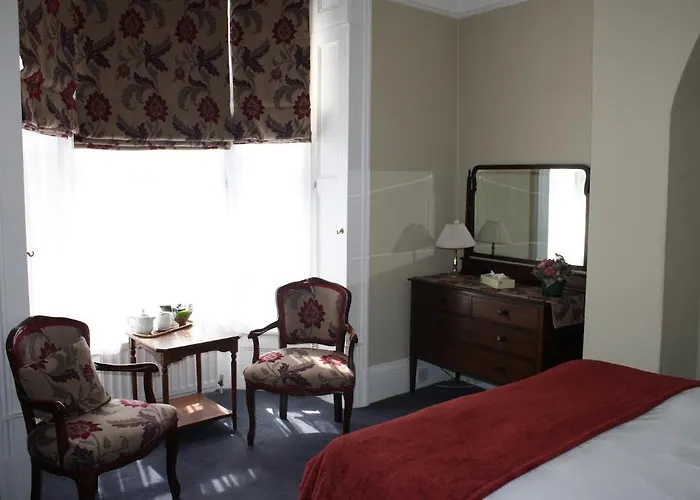 Holmwood House Guest بيت ضيافة 4*