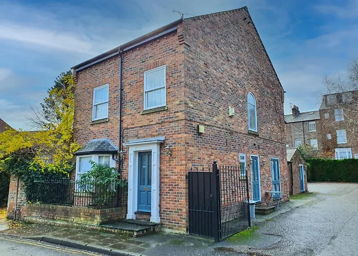 Holmwood House Guest بيت ضيافة 4*