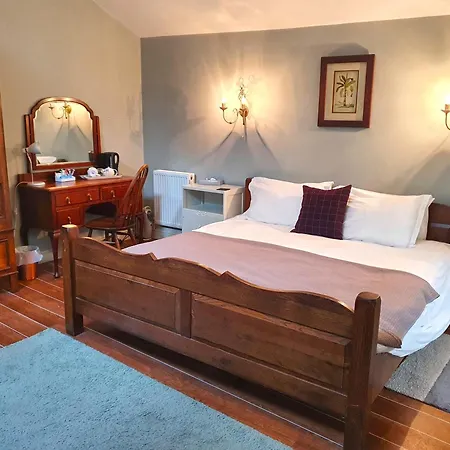 Holmwood House Guest 4*