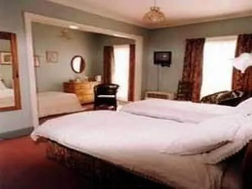 Holmwood House Guest 4*