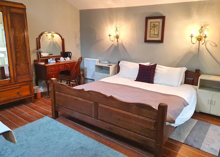 Holmwood House Guest 4*